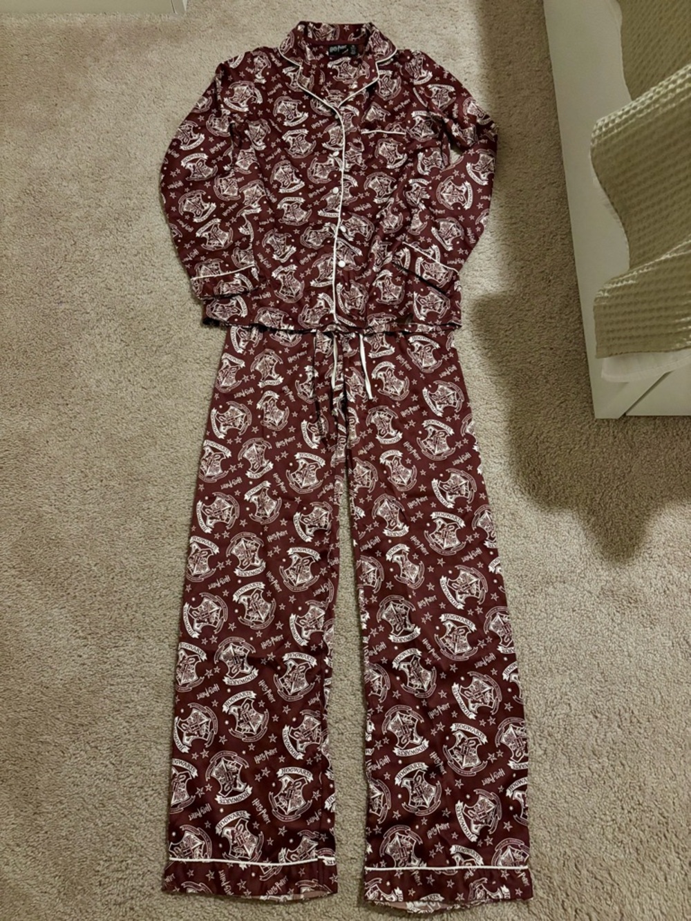 Harry Potter Burgundy Satin Pajama Set – XS/XXS– New - Picture 2 of 3